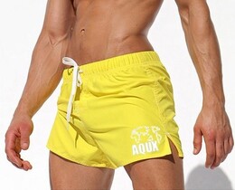 Фото - Мужские шорты AQUX желтого цвета с белым принтом - Men box