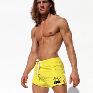 Фото - Чоловічі пляжні шорти AQUX жовтого кольору - Men box