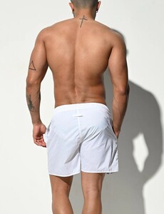 Фото - Пляжные шорты Desmit белого цвета с карманами - Men box