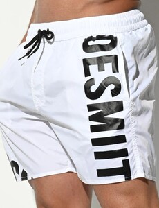 Фото - Пляжные шорты Desmit белого цвета с карманами - Men box