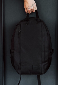 Фото - Однотонний чорний рюкзак Staff fol 20L black - Men box