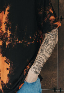 Фото - Черно-оранжевая футболка Staff tay day black & orange oversize - Men box