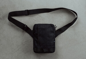 Фото - Однотонна чорна сумка через плече Staff black - Men box