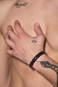 Фото - Браслет от Andrew Christian из гематита - Men box