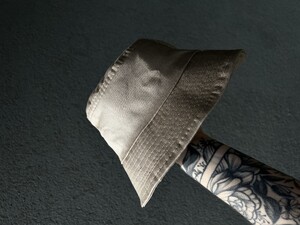 Фото - Однотонна панама від бренду Intruder у бежевому кольорі - Men box