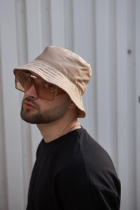 Фото - Однотонна панама від бренду Intruder у бежевому кольорі - Men box
