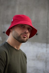 Фото - Яркая унисекс панама Intruder красного цвета - Men box