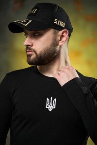 Фото - Черный мужской лонгслив Intruder Pulse с вышитым гербом - Men box