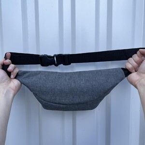 Фото - Базова чоловіча сумка-бананка Intruder сірого кольору - Men box