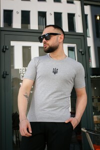 Фото - Базовая патриотическая футболка Intruder в цвете серый меланж с гербом - Men box