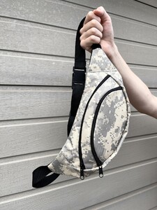 Фото - Пиксельная поясная сумка от Intruder для мужчин - Men box