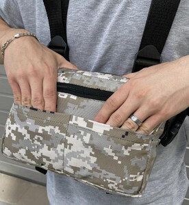 Фото - Нагрудна піксельна сумка від Intruder пісочного кольору - Men box