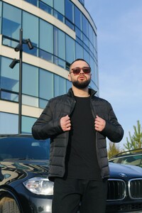 Фото - Базова весняна куртка Intruder Memory чорного кольору - Men box