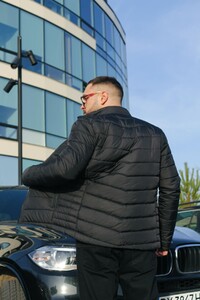 Фото - Базова весняна куртка Intruder Memory чорного кольору - Men box