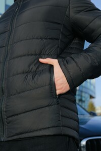 Фото - Базова весняна куртка Intruder Memory чорного кольору - Men box