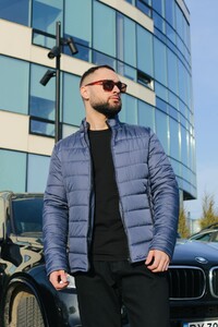 Фото - Однотонна куртка бренду Intruder Memory синього кольору - Men box