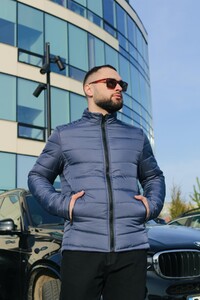 Фото - Однотонна куртка бренду Intruder Memory синього кольору - Men box
