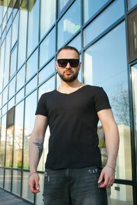 Фото - Повсякденна футболка для чоловіків Intruder чорного кольору - Men box