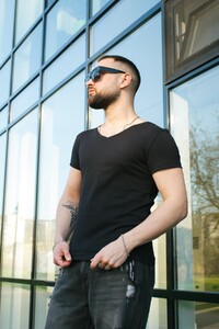Фото - Повсякденна футболка для чоловіків Intruder чорного кольору - Men box