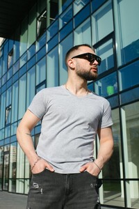 Фото - Бавовняна чоловіча футболка від Intruder сірого кольору - Men box