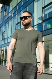 Фото - Футболка на кожен день від Intruder у кольорі хакі - Men box