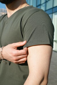 Фото - Футболка на кожен день від Intruder у кольорі хакі - Men box