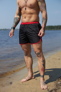 Фото - Пляжные шорты Intruder черного цвета с красной окантовкой - Men box