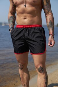 Фото - Пляжные шорты Intruder черного цвета с красной окантовкой - Men box