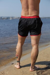 Фото - Пляжные шорты Intruder черного цвета с красной окантовкой - Men box
