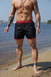 Фото - Пляжные шорты Intruder черного цвета с красной окантовкой - Men box