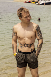 Фото - Шорти для пляжу від Intruder кольору хакі з чорним кантом - Men box