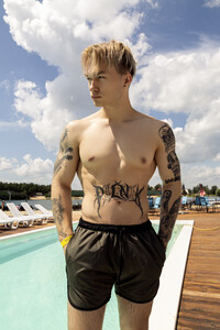 Фото - Шорти для пляжу від Intruder кольору хакі з чорним кантом - Men box