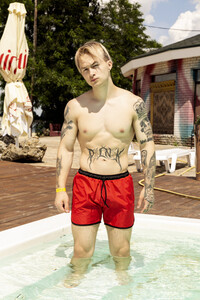 Фото - Чоловічі пляжні шорти Intruder червоні з чорним кантом - Men box