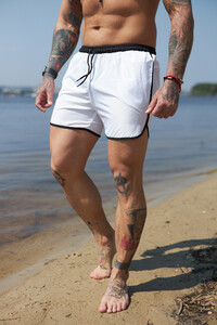 Фото - Білі шорти для пляжу Intruder з чорною окантовкою - Men box