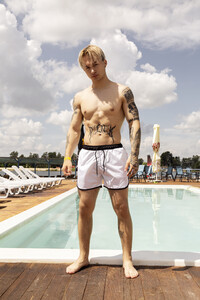 Фото - Білі шорти для пляжу Intruder з чорною окантовкою - Men box