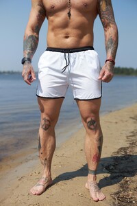 Фото - Білі шорти для пляжу Intruder з чорною окантовкою - Men box