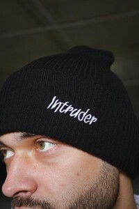 Фото - Повсякденна чорна шапка з вишитим логотипом Intruder - Men box