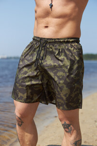 Фото - Камуфляжные шорты для пляжа от Intruder зеленого цвета - Men box