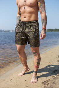 Фото - Камуфляжные шорты для пляжа от Intruder зеленого цвета - Men box