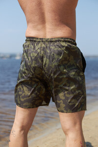 Фото - Камуфляжные шорты для пляжа от Intruder зеленого цвета - Men box