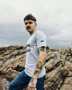 Фото - Чоловіча футболка від Intruder сірого кольору з принтом - Men box