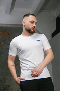 Фото - Базова чоловіча футболка від Intruder з патріотичною наклейкою - Men box