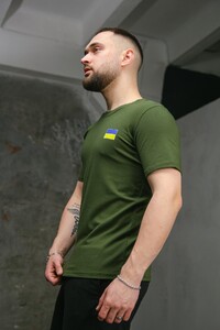 Фото - Бавовняна чоловіча футболка Intruder кольору хакі з прапором на грудях - Men box