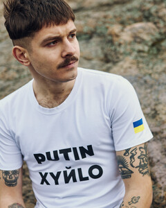 Фото - Футболка з патріотичним принтом Intruder білого кольору - Men box