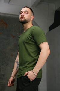 Фото - Однотонная мужская футболка от Intruder в цвете хаки - Men box