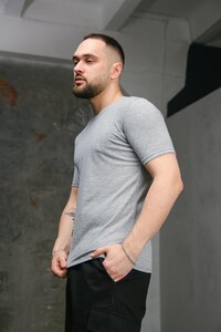 Фото - Бавовняна футболка від бренду Intruder сірого кольору - Men box