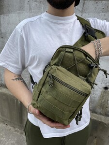 Фото - Чоловіча сумка слінг від бренду Intruder зеленого кольору - Men box