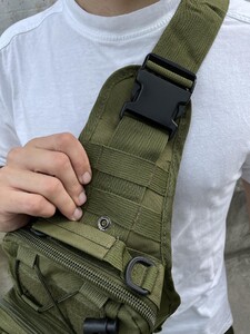 Фото - Чоловіча сумка слінг від бренду Intruder зеленого кольору - Men box