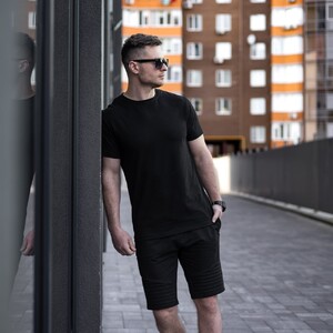 Фото - Однотонні чорні шорти прямого крою Pobedov Frame - Men box