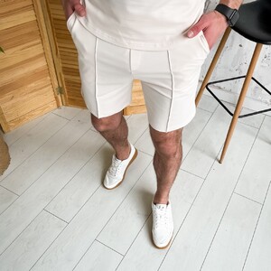 Фото - Бавовняні шорти світло-бежевого кольору Pobedov Nebo - Men box